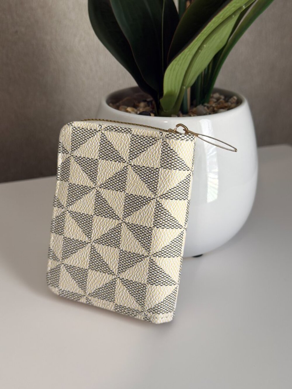 Small White Card Holder for Women and with Multiple Slots Zip Around Wallet New